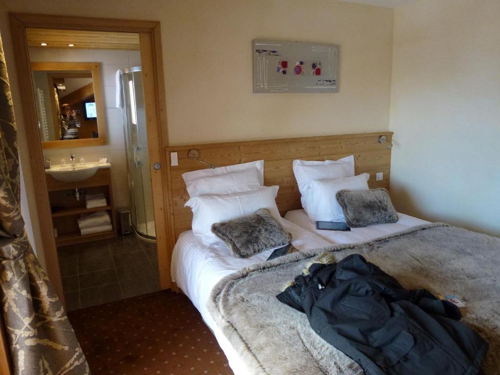 Hotel Restaurant "Les Sapins" Wellness & Gourmet Manigod Kamer foto
